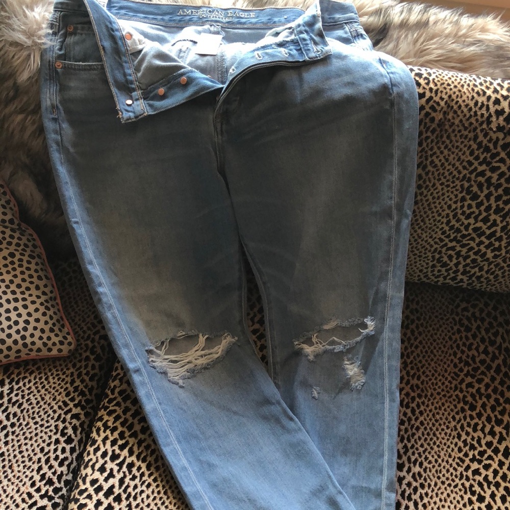 American Eagle Outfitters Hi-Rise Girlfriend Jeans